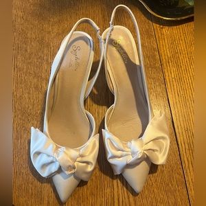 Seychelles Neve Cream Satin Bow Heels